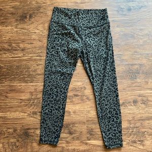 7/8 Athleta Grey Cheetah Print Leggings, Size L